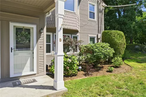 38 Stone Trl #B, North Providence, RI 02904