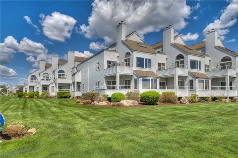 204 Bellevue Ct #204, Narragansett, RI 02882
