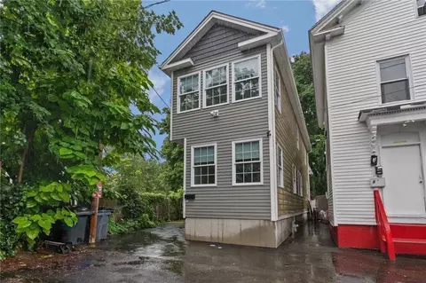 11 Baldwin Ct, Providence, RI 02907
