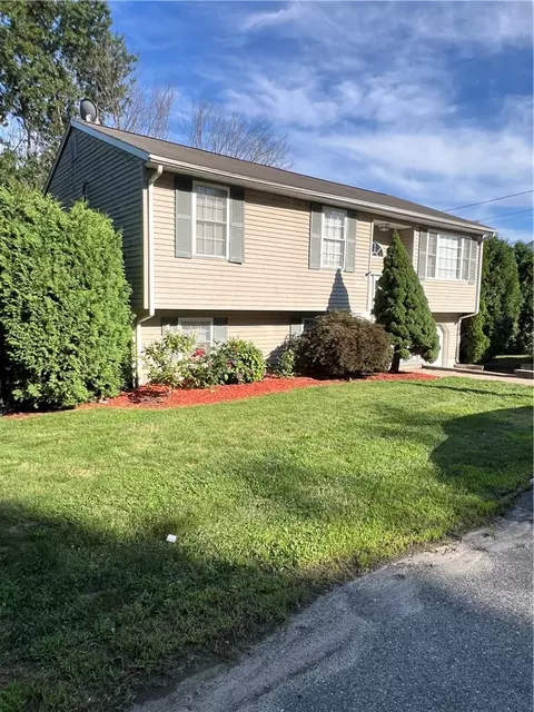 21 Milano St, Providence, RI 02904