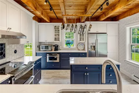 47 Peckham Rd, Little Compton, RI 02837 photo 5