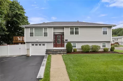 88 Locust Ave, North Providence, RI 02911