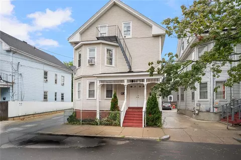 141 Burnett St, Providence, RI 02907