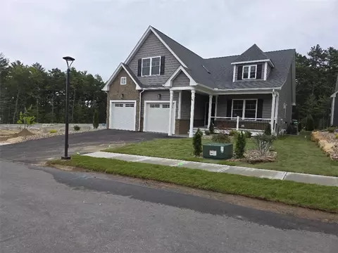 86 Sunset Lake Cir, Coventry, RI 02816