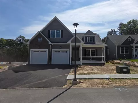 86 Sunset Lake Cir, Coventry, RI 02816