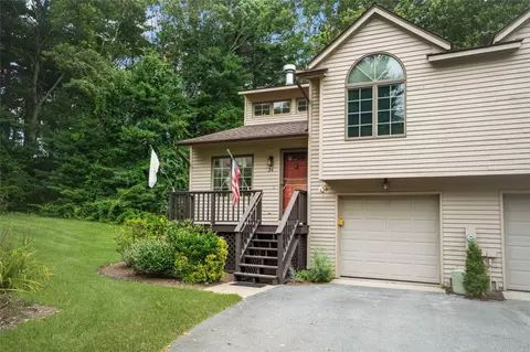 24 White Birch Ct, North Kingstown, RI 02852