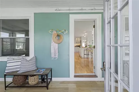 214 Narragansett Ave, Barrington, RI 02806