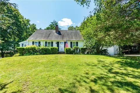 90 Moswansicut Lake Dr, Scituate, RI 02857