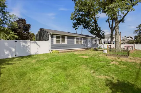 127 Highland Ave, Cumberland, RI 02864