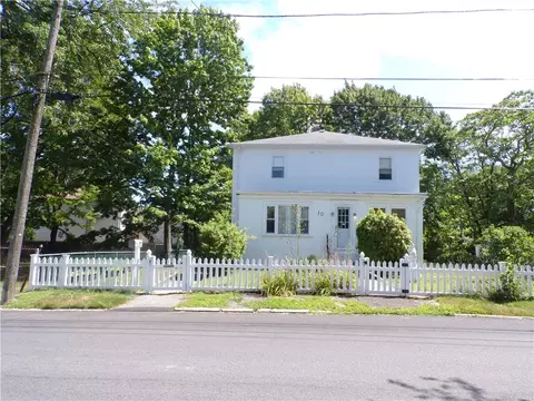 10 Pleasant View Dr, North Providence, RI 02904