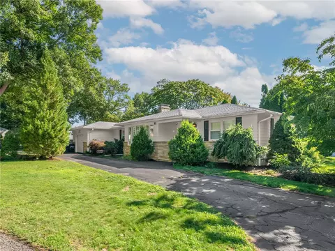 5 Colony Dr, Johnston, RI 02919