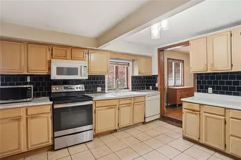Kitchen - 11 Cedar Dr, Bristol, RI 02809 photo 2 of 3