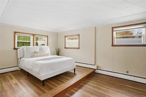 Bedroom - 11 Cedar Dr, Bristol, RI 02809 photo 3 of 5