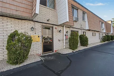 132 Hoffman Ave #207, Cranston, RI 02920