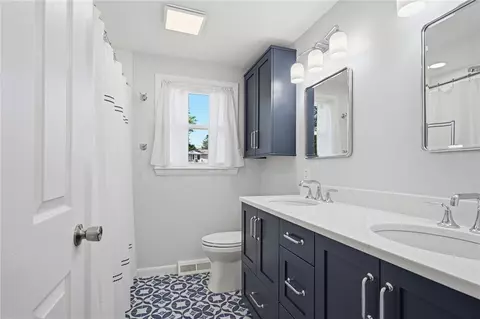 Bath - 36 Mary Beth Dr, Warwick, RI 02886 photo 1 of 2