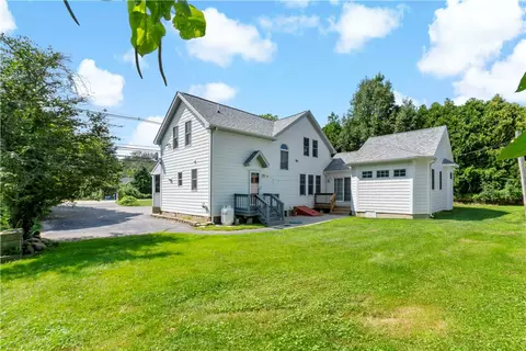 813 South Rd, South Kingstown, RI 02879