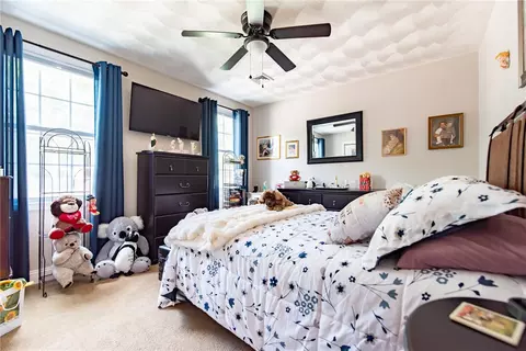 Bedroom - 1289 Diamond Hill Rd, Woonsocket, RI 02895 photo 3 of 4