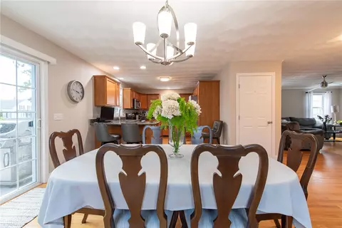 Dining - 1289 Diamond Hill Rd, Woonsocket, RI 02895 photo 4 of 5