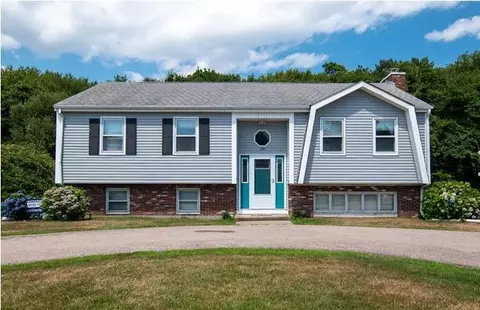 101 Sakonnet Blvd, Narragansett, RI 02882