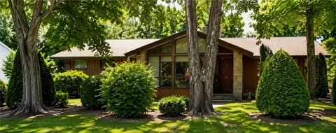 2 Wenscott Ln, North Providence, RI 02904