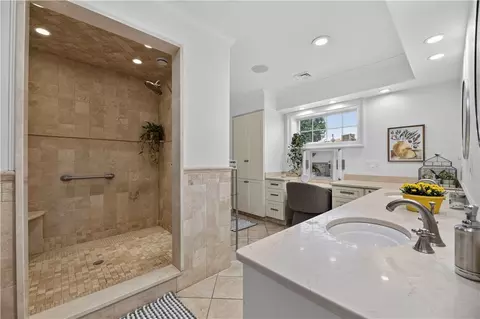 Bath - 19 Moonlight Dr, Westerly, RI 02891 photo 1 of 5