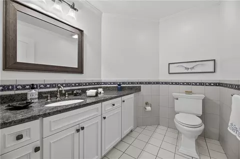 Bath - 19 Moonlight Dr, Westerly, RI 02891 photo 3 of 5
