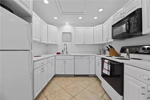 Kitchen - 19 Moonlight Dr, Westerly, RI 02891 photo 6 of 7