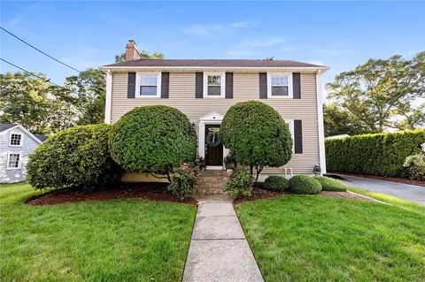 698 High St, Cumberland, RI 02864