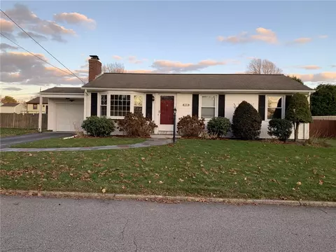 135 Beverly Rd, Riverside, RI 02915