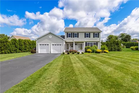 11 Aubin St, Seekonk, MA 02771