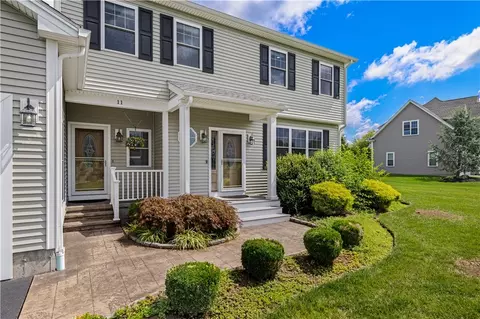 11 Aubin St, Seekonk, MA 02771
