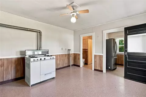 Entry Way - 46 E St, Bristol, RI 02809 photo 1 of 4