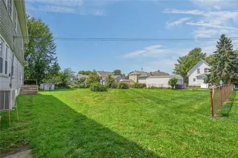 Exterior - 46 E St, Bristol, RI 02809 photo 2 of 10