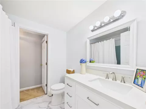 Bath - 26 Eagle Run #B, East Greenwich, RI 02818 photo 2 of 3