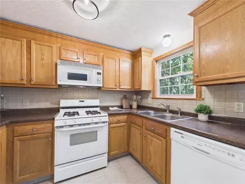 Kitchen - 26 Eagle Run #B, East Greenwich, RI 02818 photo 1 of 1