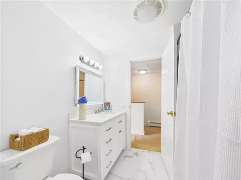 Bath - 26 Eagle Run #B, East Greenwich, RI 02818 photo 3 of 3