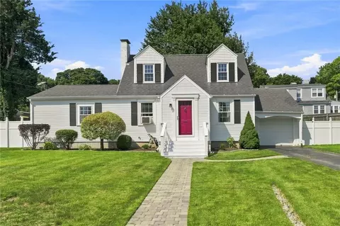 17 Ledge Rd, East Greenwich, RI 02818
