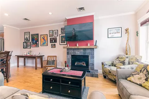 Living - 265 Post Road Rd #4, Warwick, RI 02888 photo 2 of 4