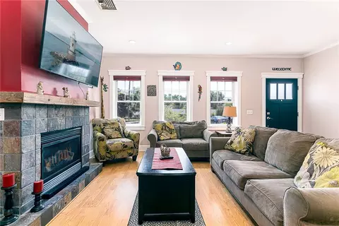 Living - 265 Post Road Rd #4, Warwick, RI 02888 photo 1 of 4