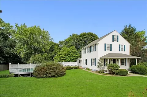 392 Bradford Rd, Westerly, RI 02808
