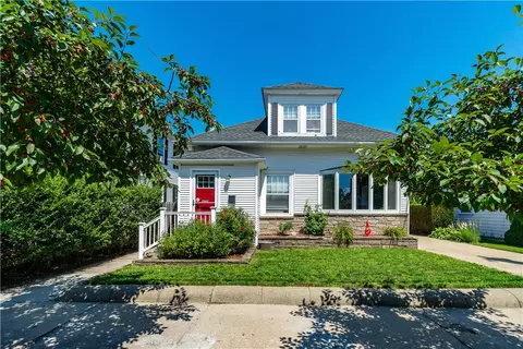 11 Metropolitan Rd, Providence, RI 02908