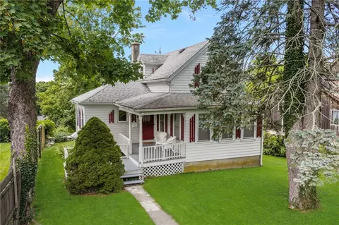 21 Bluff Ave, Tiverton, RI 02878
