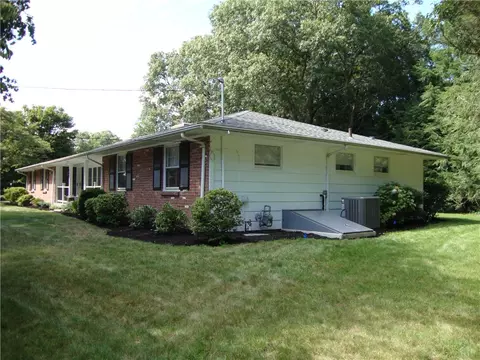 Exterior - 132 Timberline Rd, Warwick, RI 02886 photo 4 of 10