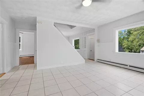 Living - 31 Coolidge Ave, Woonsocket, RI 02895 photo 6 of 8