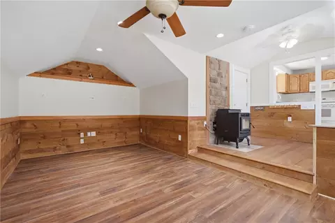 Living - 31 Coolidge Ave, Woonsocket, RI 02895 photo 3 of 8