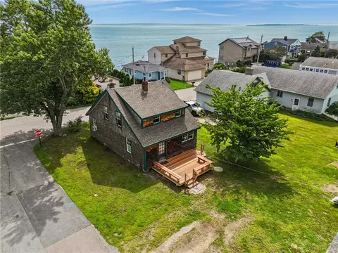 84 Narragansett St, North Kingstown, RI 02852