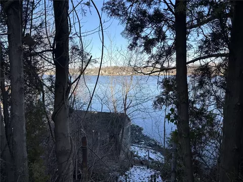351 County Rd, Barrington, RI 02806