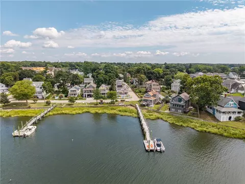 20 Edwin St, Barrington, RI 02806