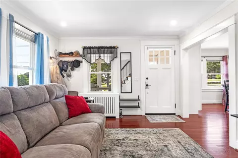 Entry Way - 124 Beach St, Westerly, RI 02891 photo 2 of 2