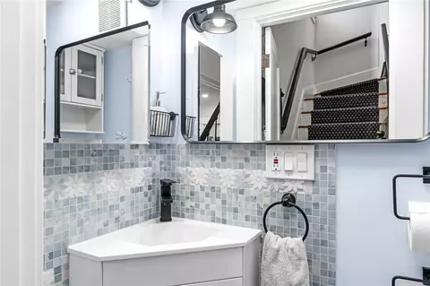 Bath - 124 Beach St, Westerly, RI 02891 photo 1 of 3